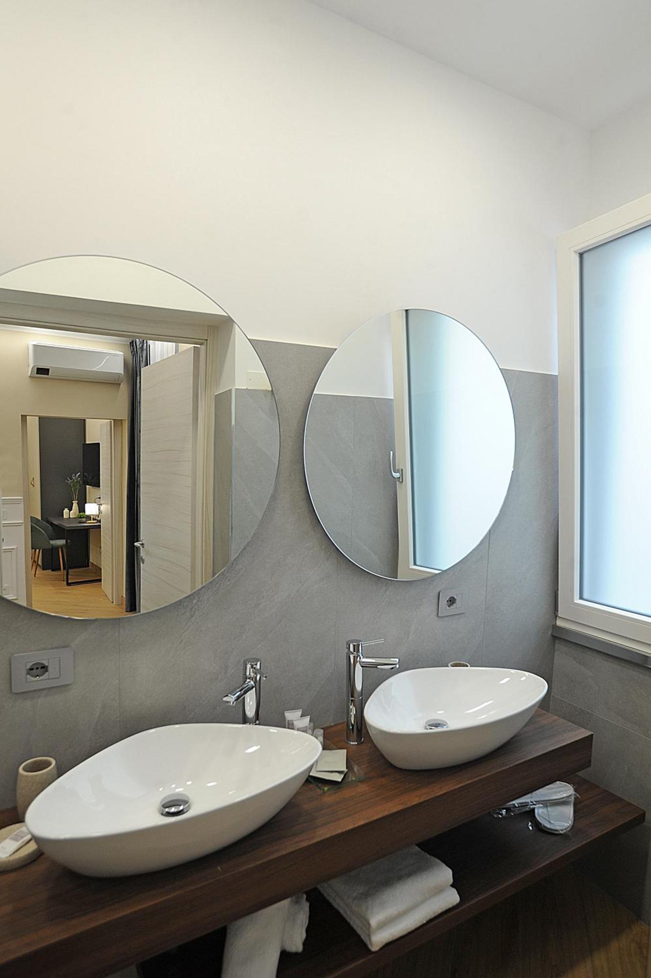 Mom Apartment Rooms&Suites Tivoli Esterno foto