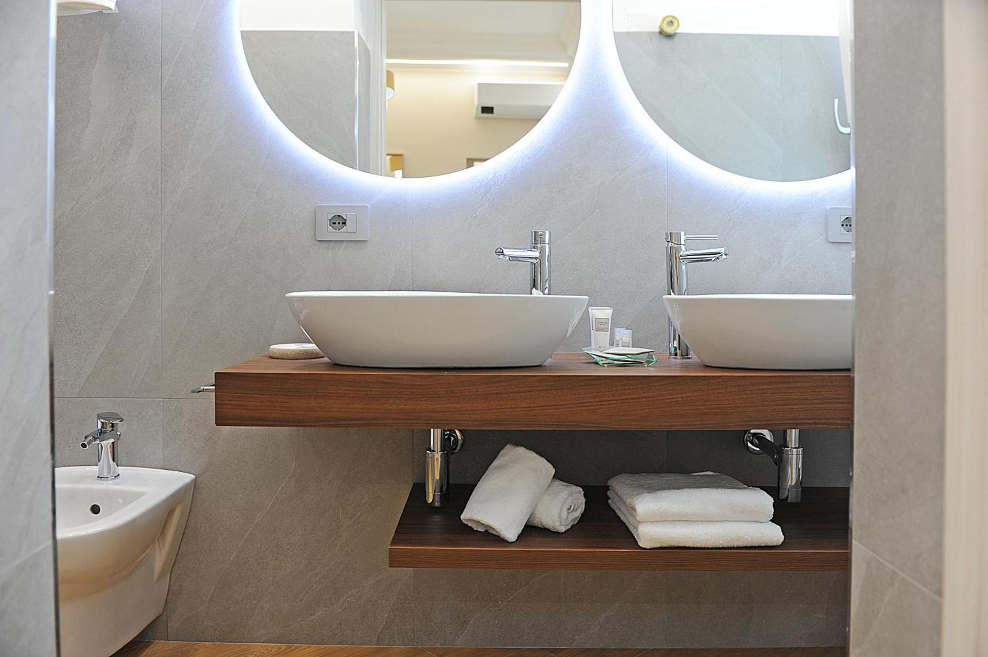 Mom Apartment Rooms&Suites Tivoli Esterno foto